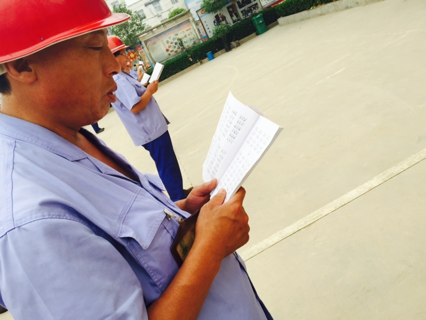 用“它“來(lái)為鋼模板補(bǔ)充能量