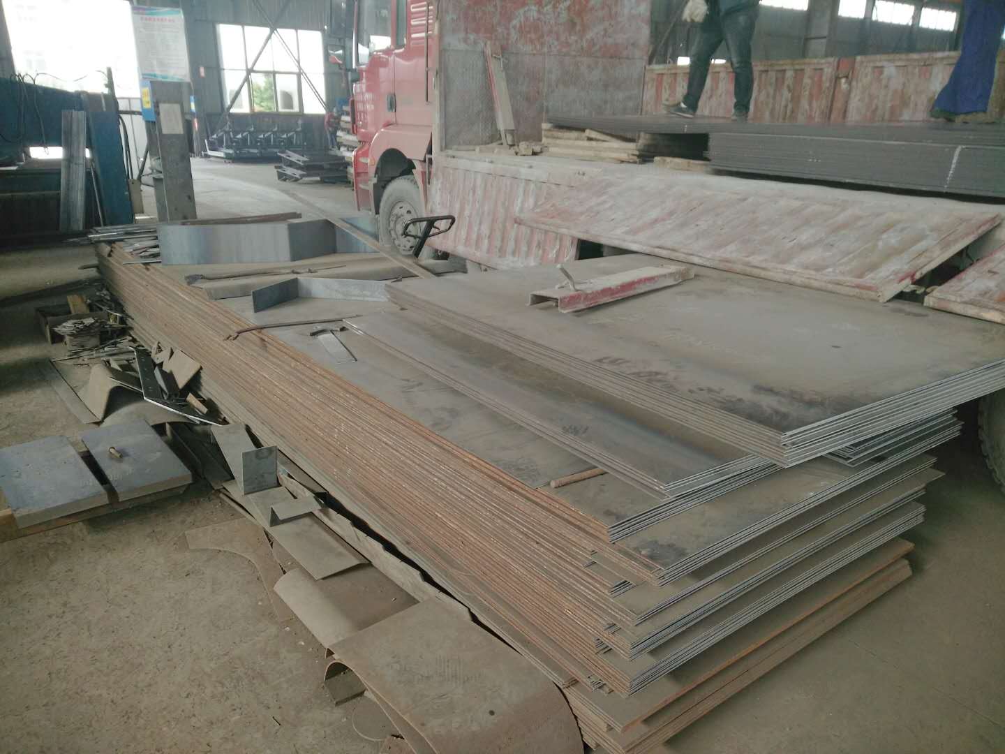 4月的偉志模板，購進原料加緊生產成主要任務