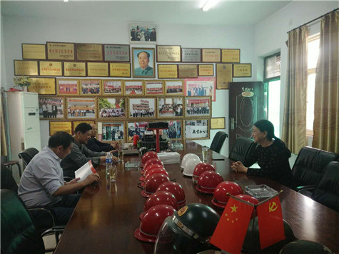 河洛鎮稅務所領導到偉志鋼模板廠家檢查工作