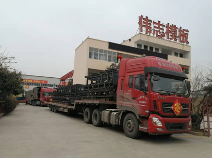 陽新高速箱梁中梁模板、箱梁抽拉內(nèi)模裝車發(fā)走